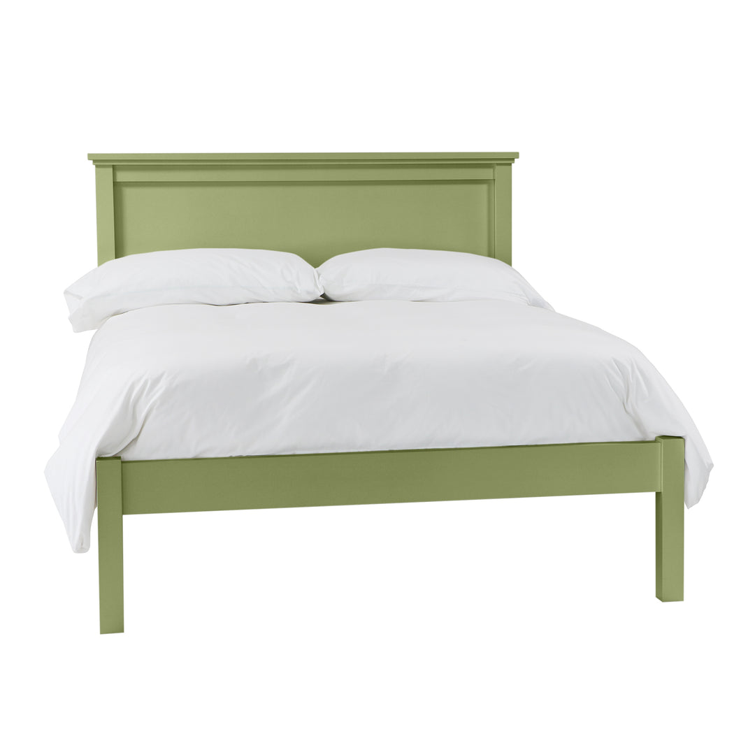 Queen Farmhouse Platform Bed with Low Footboard in Foliage