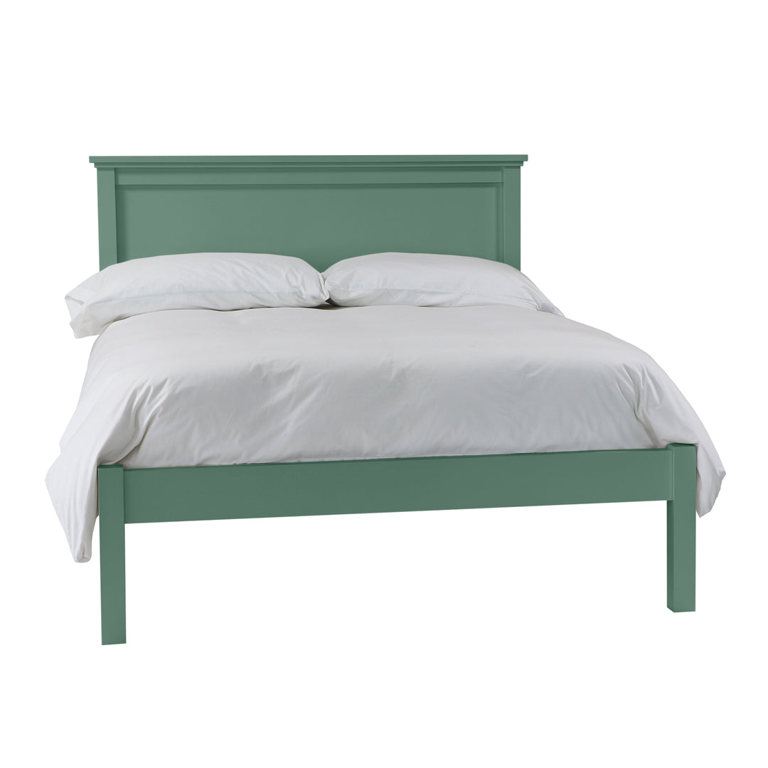 Queen Farmhouse Platform Bed with Low Footboard in Spruce