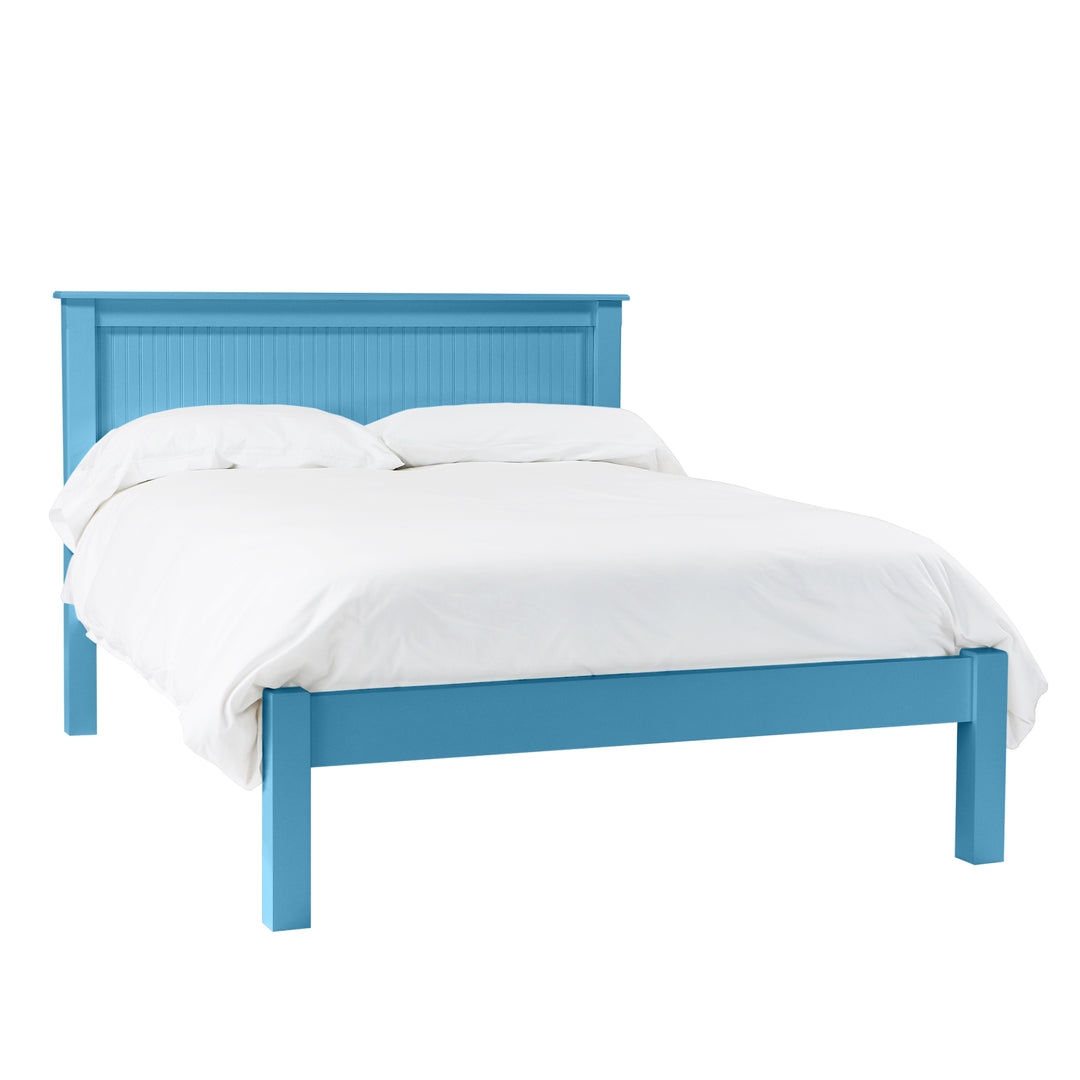 Queen Louisa Standard with Low Footboard and Beadboard Panels in Sailor
